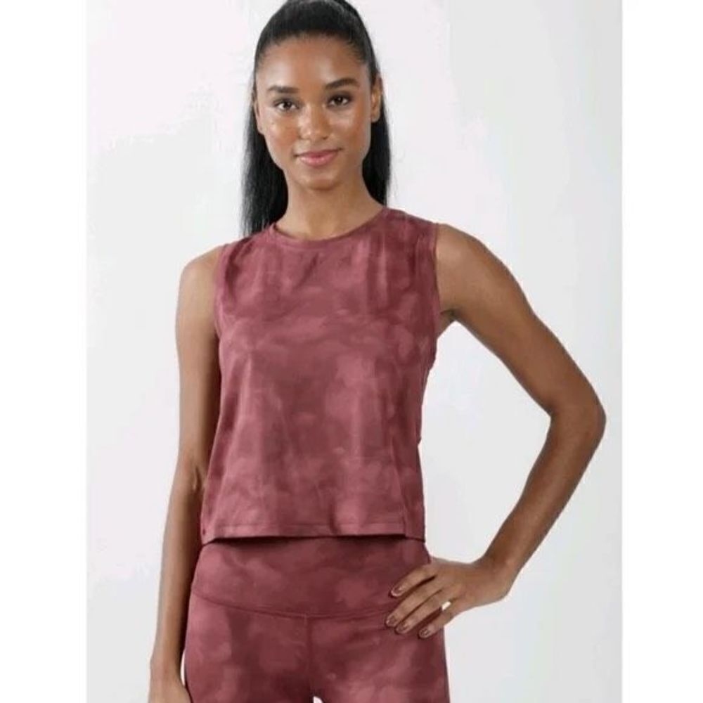 New Yogalicious watercolor crop tank top size M maroon workout athletic